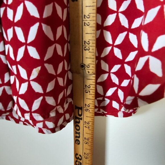 EUC LOFT RED WHITE GEOMETRIC FLORAL PRINT BUTTON DOWN CAP SLEEVES TOP SZ SMALL - Picture 11 of 12
